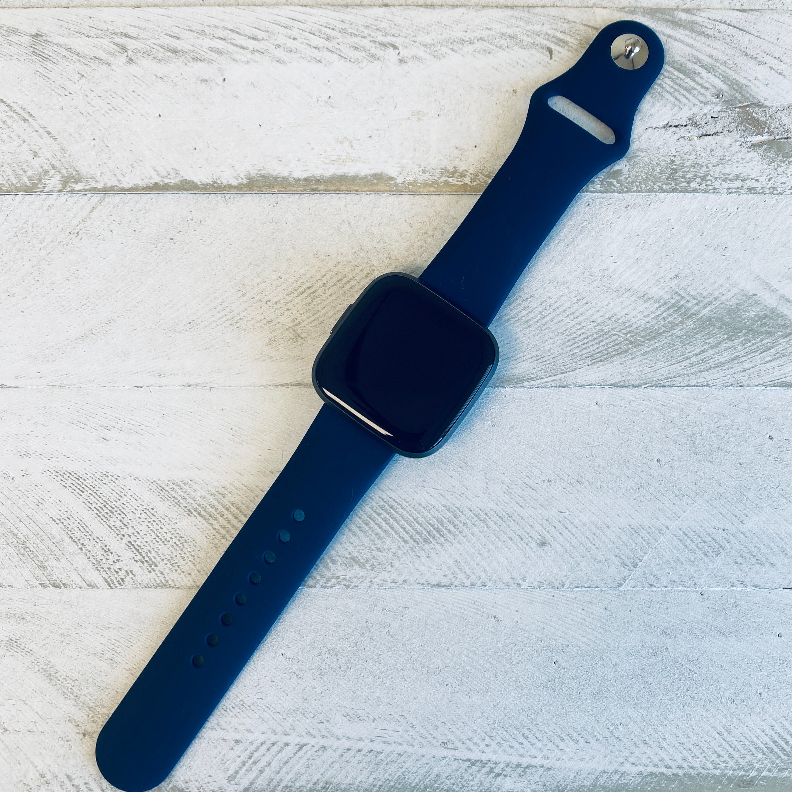 Navy blue hot sale fitbit versa band